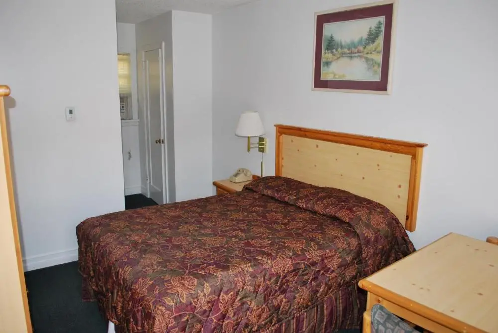 Central Motel 10